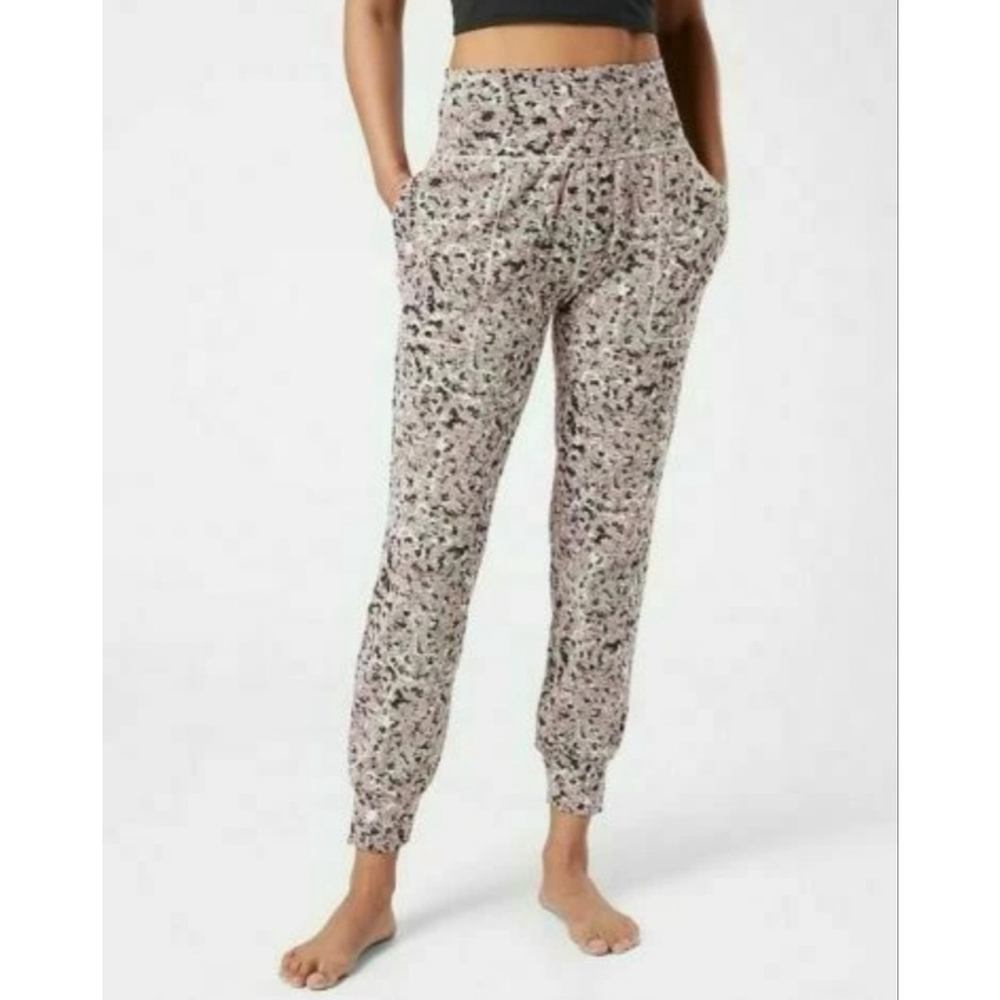 Women's Athleta Salutation Textured Jogger M